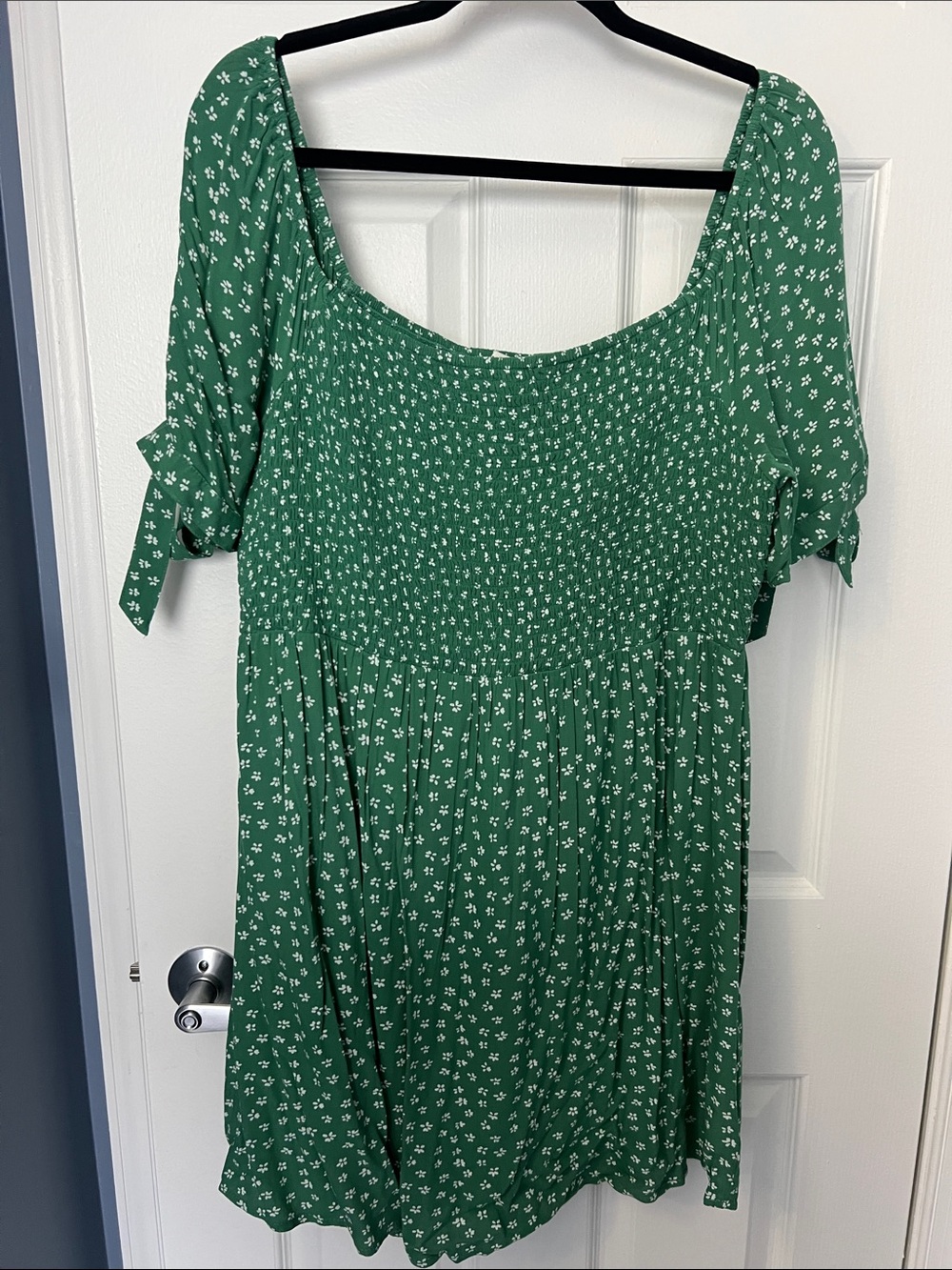 American Eagle Outfitters Green Floral Smocked dress